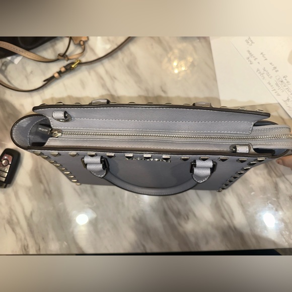 Authentic Michael Kors medium size hand held bag - Picture 4 of 11